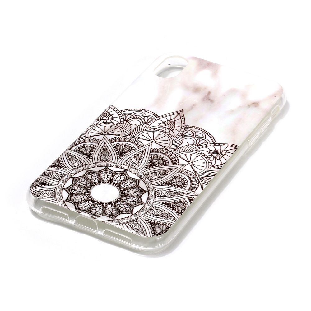 Trendigt marmorskal med mönster, iPhone XR 6.1, mandala